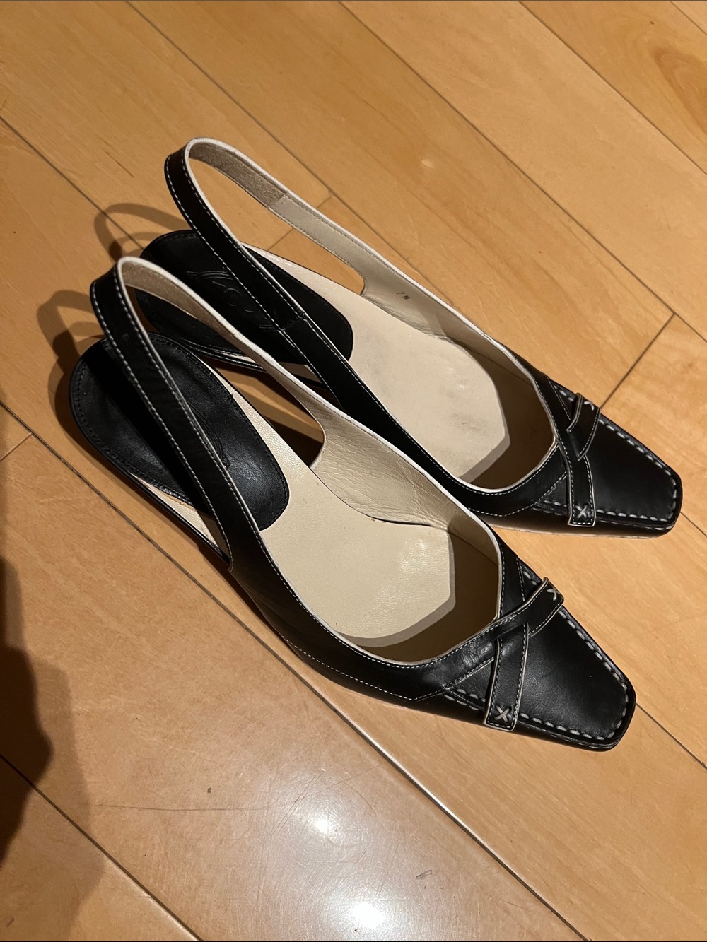 Tod’a Black Leather Slingback with Contrast Stitching